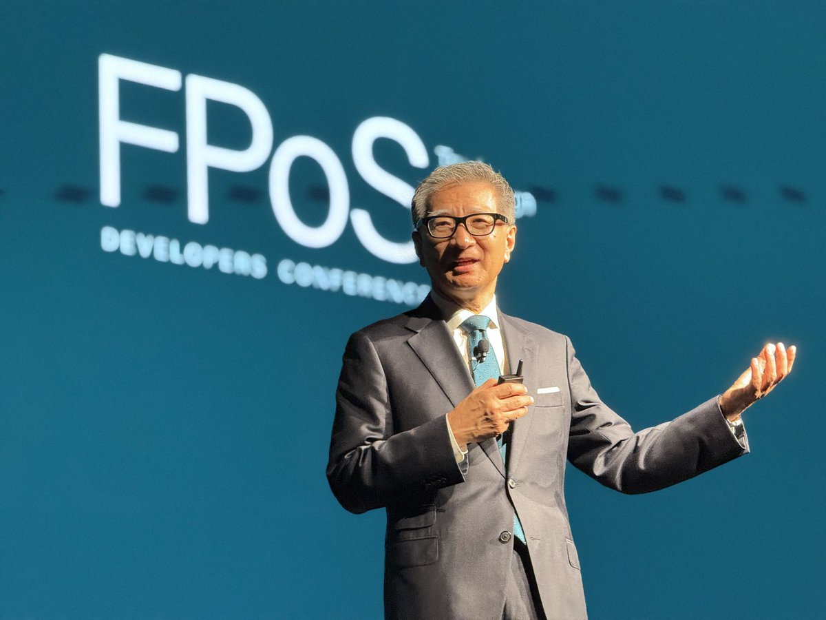 nobi's tweet photo. デジタルの社会に信頼を取り戻す #FPoS のデベロッパーズカンファレンス
日本通信 福田さん @naohisafukuda のトーク「人類の歴史」の話でスタート
信頼できる人のつながりから人類は進歩を始め、信頼できる本によってそのつながりが広がった。
だが、インターネットで信頼できない情報が広がった。 https://t.co/G4LnW5tBc4