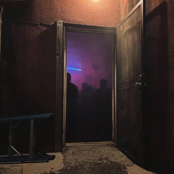 irisnerieae's tweet photo. cig break but some lissome bitch tried me https://t.co/XnrnsFh5sr