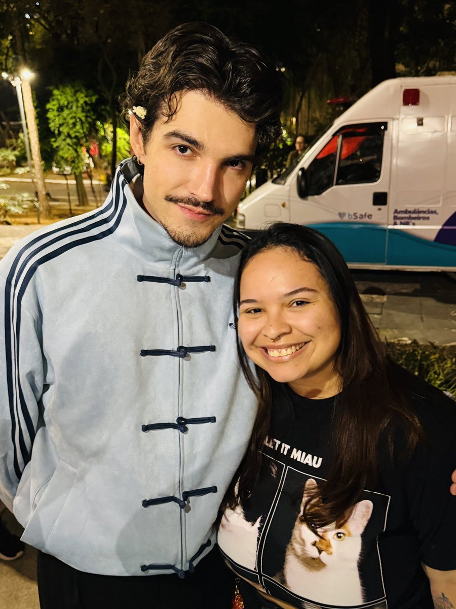 lisromania's tweet photo. te procuraria em todas as minhas vidas. 🤍✨ 
(e agora ele sabe que eu sou a maior fã existente de super, a música e o álbum). 

@jaoromania https://t.co/GLykY5RelJ