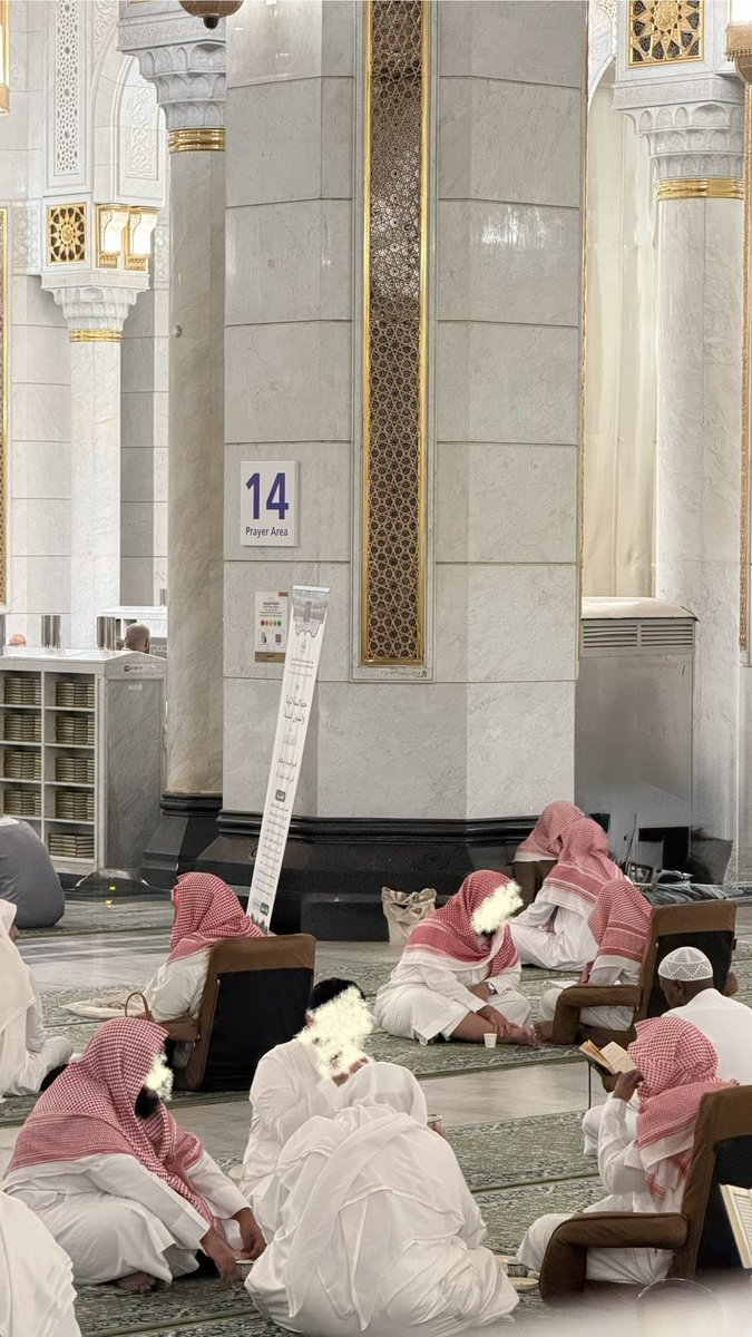 iJrain3's tweet photo. فجرًا، طلابِ ومعلِّمي دورة السُّنة النبوية، 
في توسعة الملك عبدالله -رحمه الله-. https://t.co/mEnuYScX75