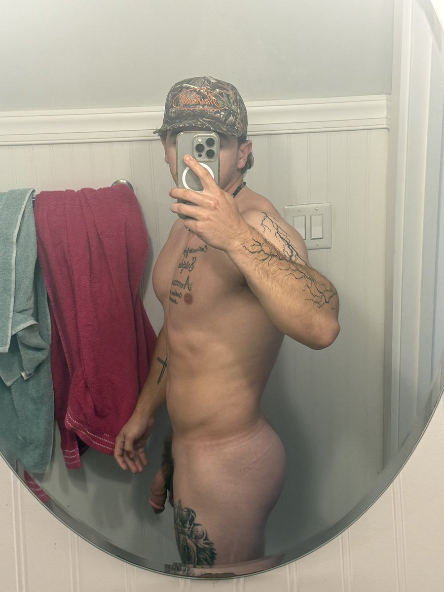jakethebeefcak3's tweet photo. If anyone wants some content deals tonight then text me🫶🏼🍆 #BWC #hugeass #gay #lgbt #nsfwtwtًً https://t.co/mTEXeX2sHN