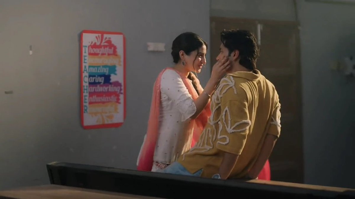 Moonlitokay's tweet photo. Did i hear them calling each other Baby that too romantically (not angstily or sarcastically!?) WOAHHH🤭

Absolute Nibba Nibbis of my High school😭
#TuJulietJattDi https://t.co/gGDzNmaWsc