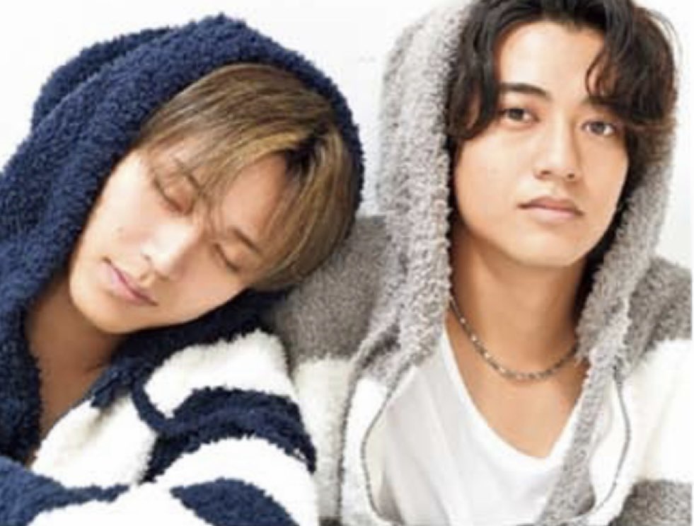 tnrrrk's tweet photo. HAPPYバレンタインBOOK もこもこ密着ショット
#永瀬廉 #髙橋海人 https://t.co/8zl77OqQBU