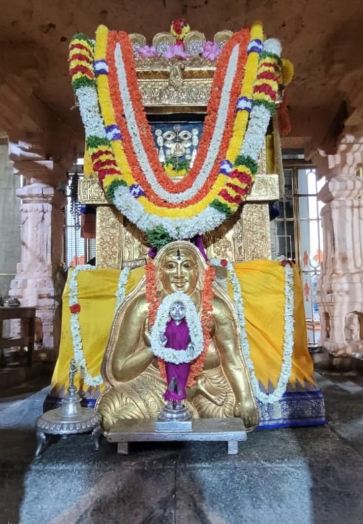 Jaggesh2's tweet photo. ಇಂದಿನ ರಾಯರ ಬೃಂದಾವನ ಅಲಂಕಾರ ದರ್ಶನ 🙏

ಶುಭ ಮಂಗಳವಾರ🙏 https://t.co/KP5AfPGKWH
