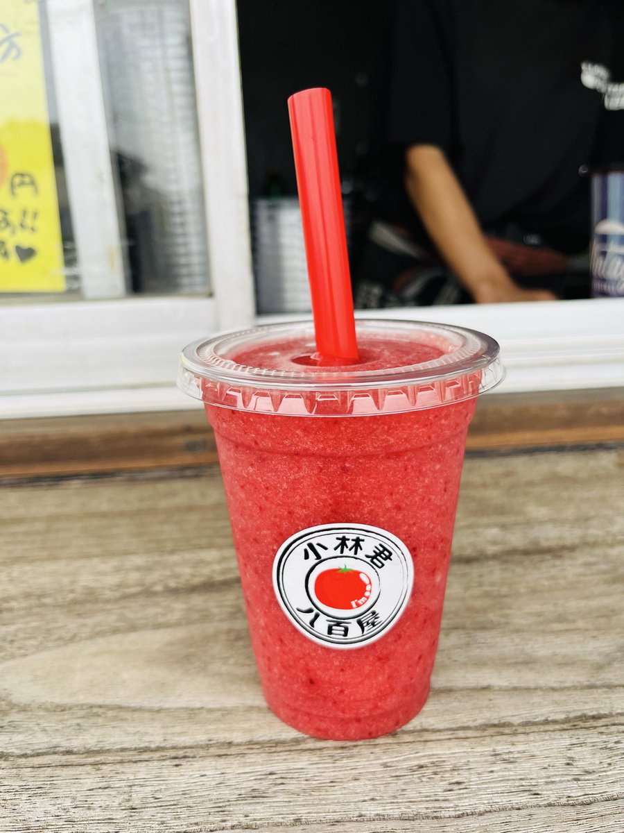 V7Bzu's tweet photo. 今日は休み〜朝から小林くん八百屋へ🥬
ココはフレッシュジュース売ってるの🍹
この時期は色々な果物のジュース有ります。
私はプラムのジュースにしました🍹300円は激安🤭野菜も沢山買って焼きとうもろこし一本100円でめちゃ美味いから5本買った🌽
家から車で30分休みの日は行こう〜っと🚗❤️ https://t.co/GDiZZmc2vW
