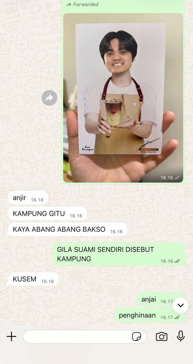 bunchookie's tweet photo. Kakkkk, temen kantor aku 😭☝🏼wkkwkw ga ekspek dia bikinin istrinya postcard kopi kenangan x haecan’t.. happy terus pernikahannya ya mas mbaaaa 🤣😭 https://t.co/DXaVfMdh0x