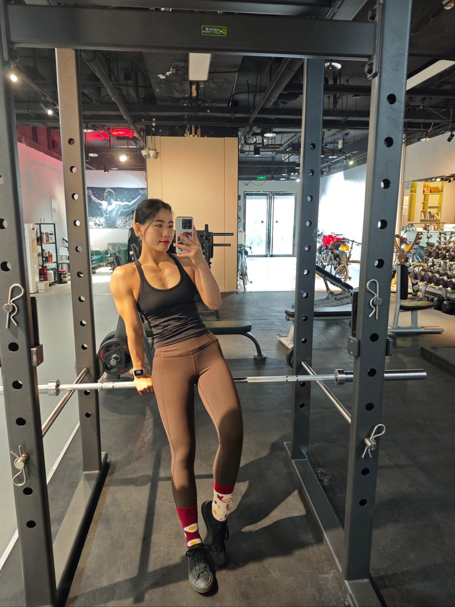 urych13249171's tweet photo. Week 2 of my 30-day fitness grind done! Pushed through that last set when my legs were screaming – growth starts where comfort ends. Who’s joining my challenge https://t.co/7rs0cYPl5u