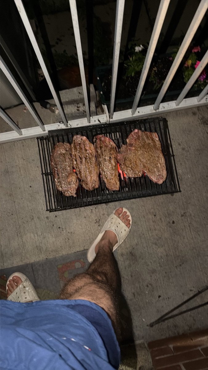 bitcoinshaker's tweet photo. Ur girl chokes on these toes lil nigg https://t.co/AdXPazCdpj