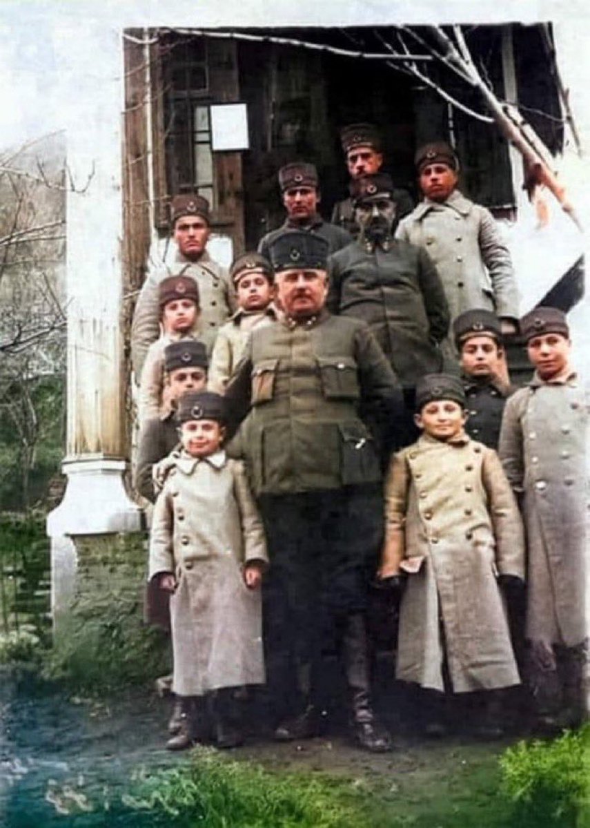 TarihteOan's tweet photo. Yetimlerin babası Kazım Karabekir Paşa ve evlat edindiği çocuklar. https://t.co/blXrArhQse