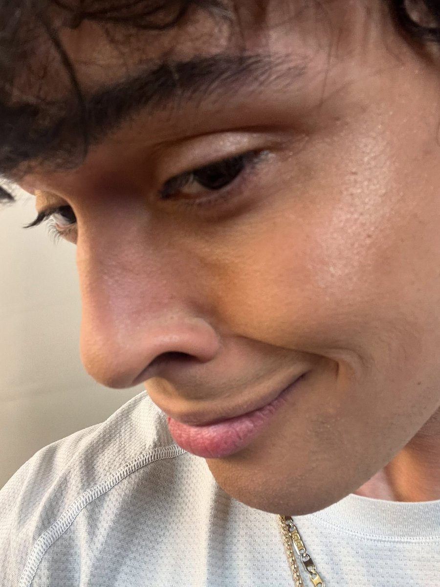 oliviabedumb_'s tweet photo. the photos that luis leaves on the red phone while he steals it for a few seconds https://t.co/2BHkPaqyf1