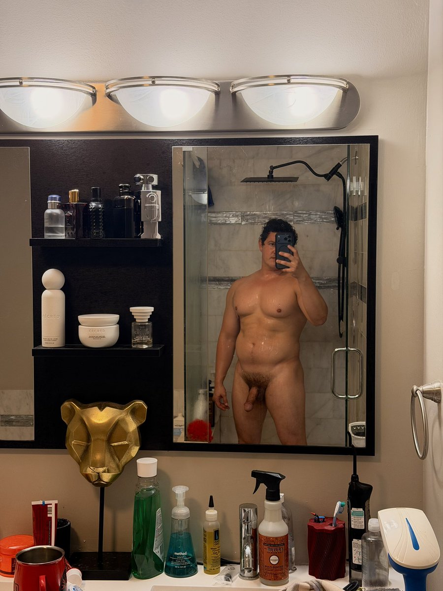LyonKing93's tweet photo. Are you joining me in the shower? 😈 https://t.co/BEKvMgJTOX