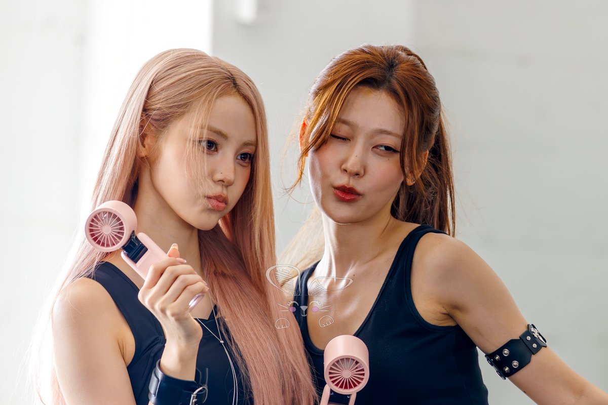_nice2knowu's tweet photo. 260726 Blue Blood Cafe LA

#ARTMS #아르테미스 
#JinSoul #진솔
#Choerry #최리 https://t.co/ZPKjP9XFTI