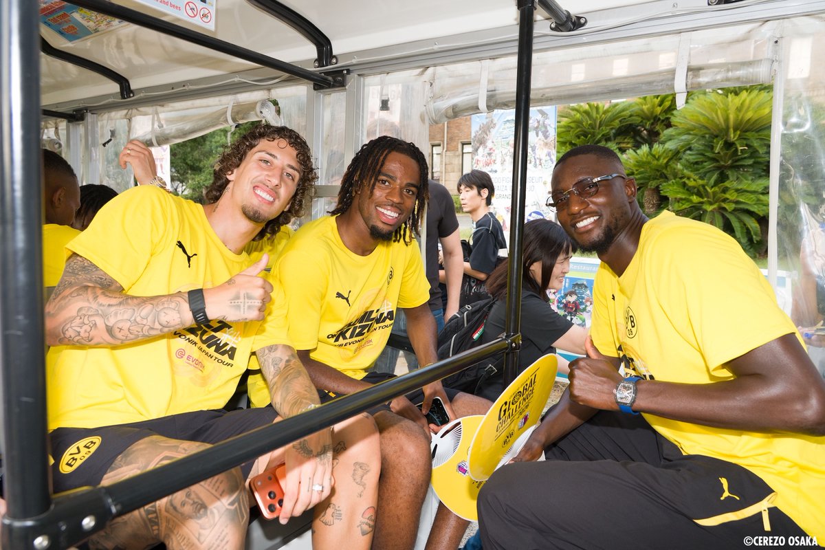 crz_official's tweet photo. 🌸BVB大阪歓迎アクティビティ🐝

大阪城では両チーム選手と #丸橋祐介 アンバサダーがエレクトリックカーに乗車、大阪城内を巡り、天守閣見学🏯歴史や文化に触れながら、クラブの垣根を越えた交流に✨BVBからはユニフォームもいただき思い出のひとときとなりました🙌

#ドルトムント
#セレッソ大阪 https://t.co/6Gh3LiARnL