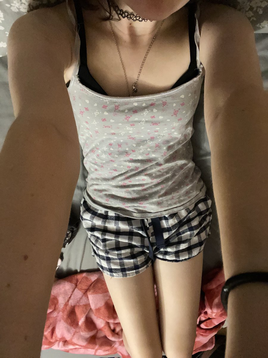 puddingdazai's tweet photo. tw: body check #edtwt 
gulp this is my first time doing a body check i never posted myself in a bra tgis is scary dont be weird pls 😭😭 
!! FAKE BODY !! https://t.co/libEgrK4Uj