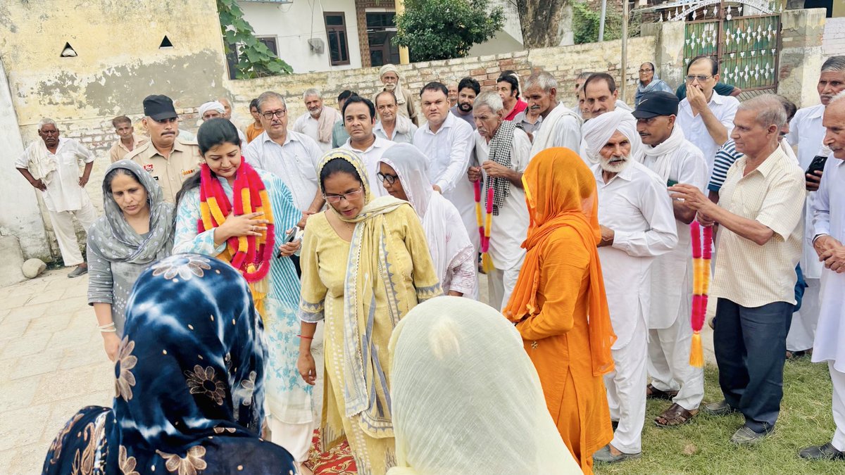 poojamullana's tweet photo. कल गुरुदक्ष प्रजापिता महाराजजी की जयंती पर गाँव बिहटा में आयोजित कार्यक्रम मेंपहुँचकर सभी को हार्दिक शुभकामनाएँ दी और प्रार्थना की कि गुरु दक्ष प्रजापति महाराज का आशीर्वाद हम सभी पर बना रहे,हम उनके आदर्शों से प्रेरणा लेकर समाज सेवा व जनकल्याण के कार्यों में निरंतर आगे बढ़ते रहें। https://t.co/Aj8VLyxzP9