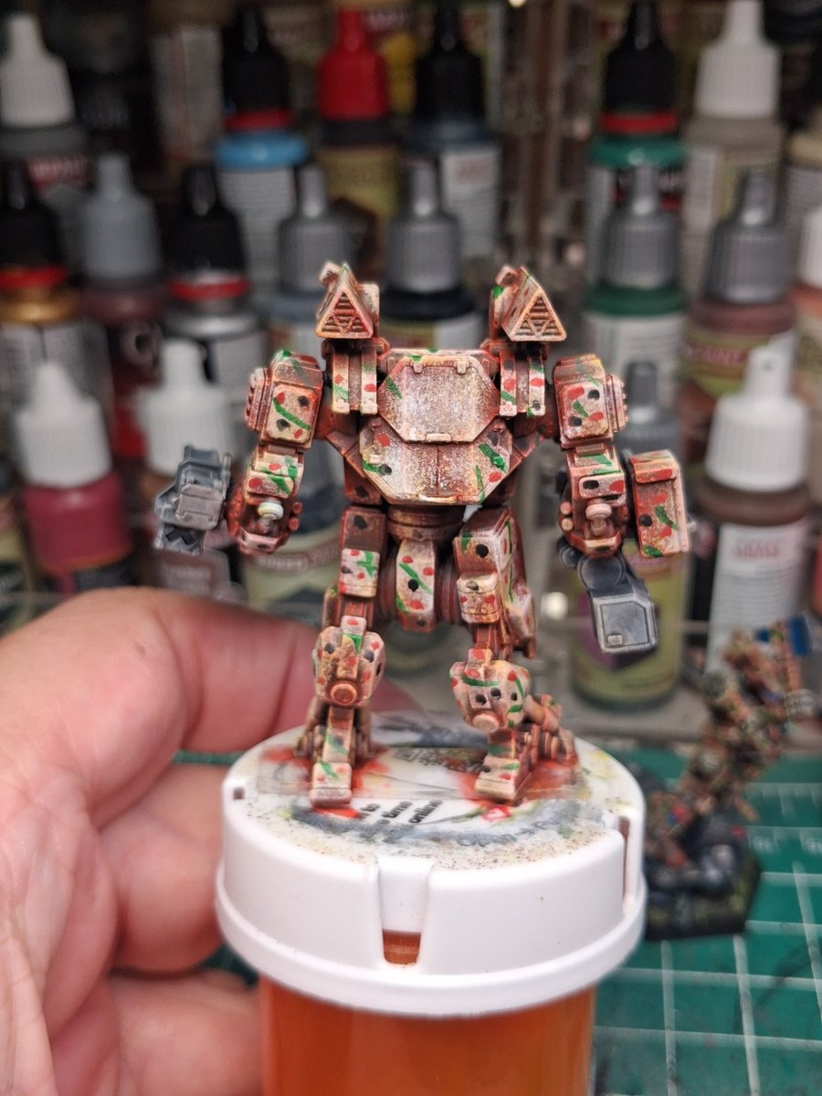 TheHappyHereti1's tweet photo. Toppings are done on the Lion. Details next.

#miniaturepainting https://t.co/XxNkjmbEc3