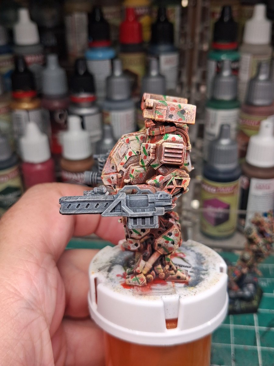 TheHappyHereti1's tweet photo. Toppings are done on the Lion. Details next.

#miniaturepainting https://t.co/XxNkjmbEc3