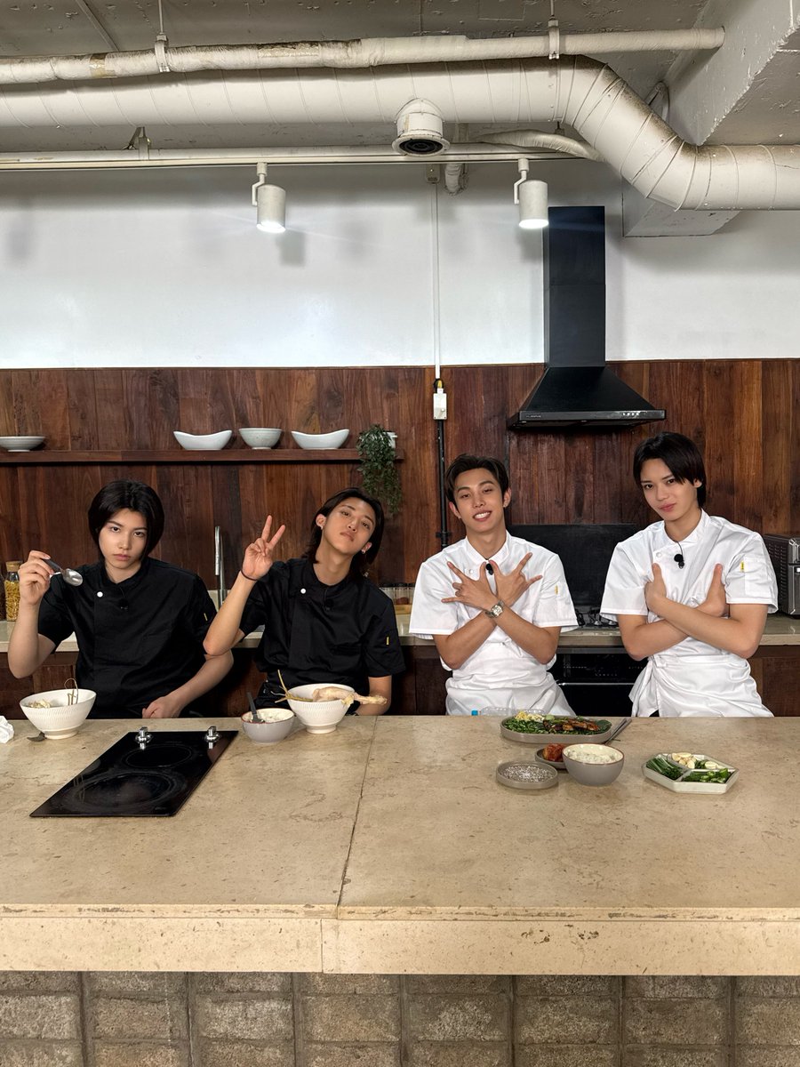 LNGSHOT4sho's tweet photo. [#4SHOBOSHOW] EP. 13 <롱샷요리사> Photo Behind 📸

https://t.co/ORHaARSgNL

#LNGSHOT https://t.co/Yuz4PFuQsE