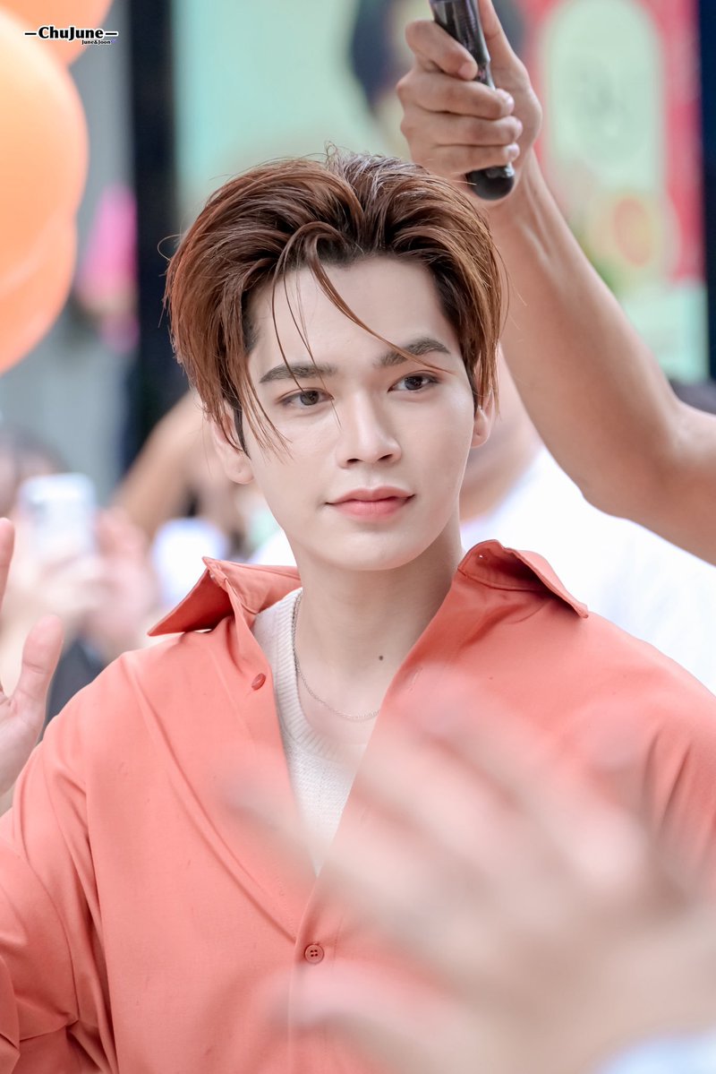 nhmoe24's tweet photo. ในฐานะแฟนคนหนึ่งที่รักและสนับสนุนคุณ ฉันขอแค่อย่างเดียว คืออย่าใจร้ายกับตัวเองมากเกินไป ไม่ว่าจะเกิดอะไรขึ้น คุณสมควรได้รับความรัก ความอบอุ่น และความสุขเสมอ 

@Markjrtn

#ProtectJuniorMark #WeLoveJuniorMark #StayStrongJuniorMark https://t.co/FDo1uMebSG