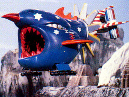 takeda1967's tweet photo. アメリカ建国250周年ということは『ザ・カゲスター』と『アクマイザー３』も50周年ということなのだ。何故なら米国建国200周年記念に乗っかって星条旗模様にしたのがカゲスターのマントとザイダベック号だから。乗っかったメリットがあったのかは不明。 https://t.co/dSBWldjpz8