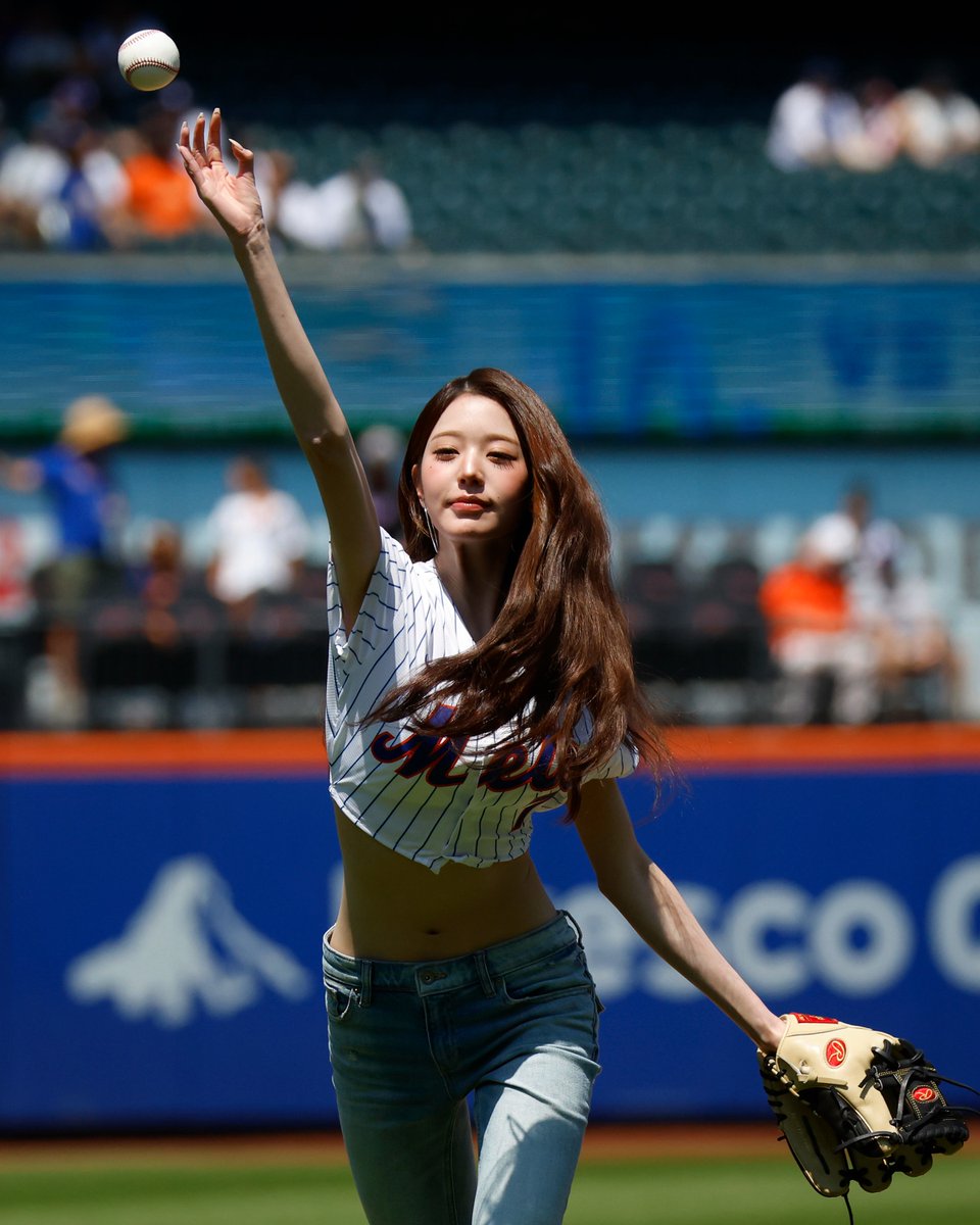 gf_eastern0116's tweet photo. 260728 johnnyfoto (Photographer) Instagram Update with Wonyoung

#kpop #ive #jangwonyoung throws out the first pitch in perfect form at #mets #dodgers game @upi @canonusa

https://t.co/aIMazIPpRg
#장원영 #원영 #JangWonyoung #WONYOUNG #IVE #아이브 @IVEstarship https://t.co/uaFvQvbflf