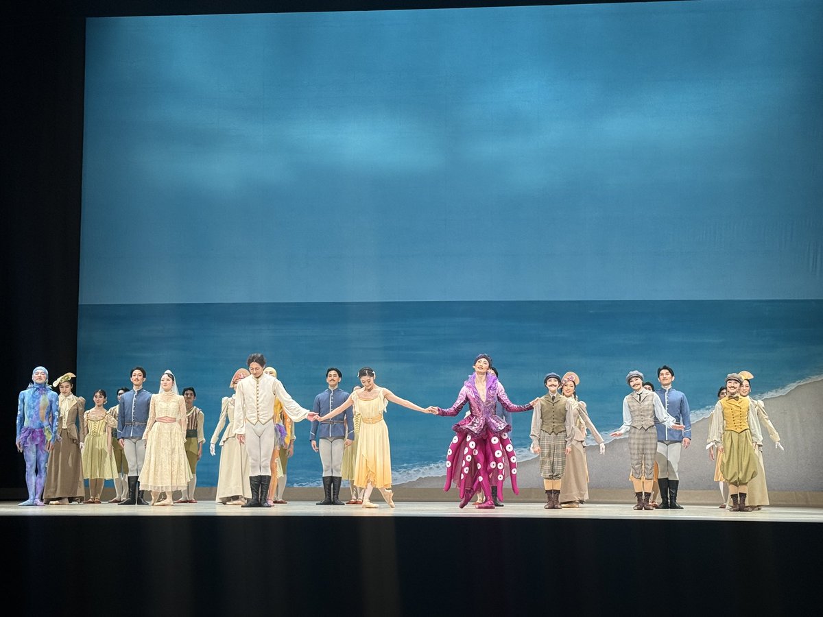 rakaspika's tweet photo. 新国「人魚姫」、優里さん回のみ鑑賞。
優里さん、好奇心いっぱいのきらっきらした瞳が人魚姫にぴったりで、ひたすらにかわいい❣️
そして今回楽しみだった入れ替えキャスト。前回美しすぎた深海の女王の井澤さんが王子に、精悍な王子だった渡邊峻郁さんが女王に。まーーー峻郁さんの女王が最高だった！ https://t.co/s7dJg708X6