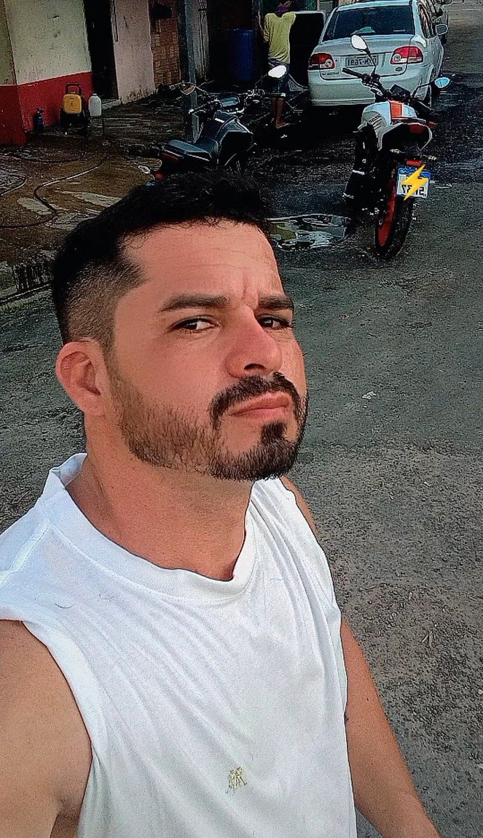JosafaComenta's tweet photo. Já que vocês adoram uma fofoca, vamos brigar um pouquinho.

Vale uma assinatura do Cudbala pra quem acertar quem é. Valendo! 😂

Tá, tá... Pela milésima vez:

Boa noite do Caiçara Gringo, mais uma vez 😎😂

Quem coloca apelido em você | Você https://t.co/jLulHDjAyE