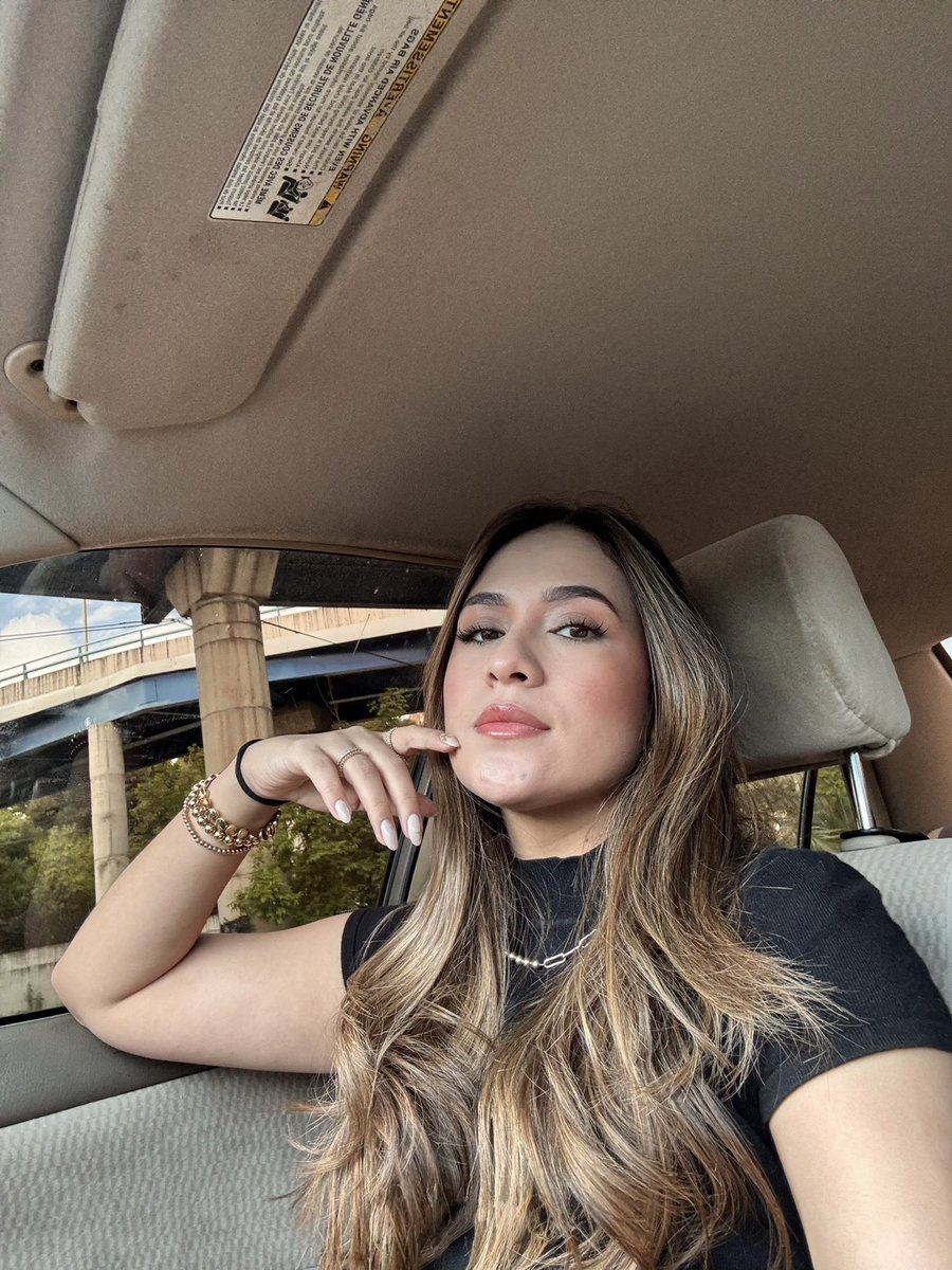 darielahc7's tweet photo. Una selfie en trafico de las 8 am 😴 https://t.co/63UVcvq9W7