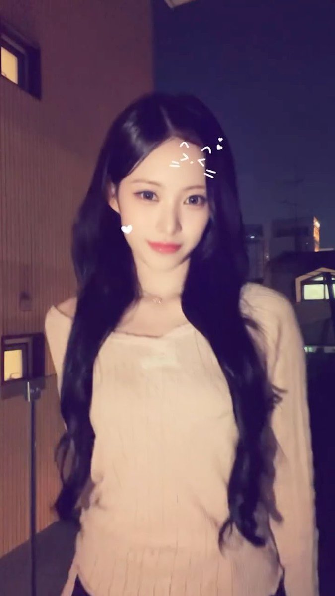 vvv8wv's tweet photo. 어떤날 개초딩됏다가 어떤날은 여자다죽자의날로 나타나면 어쩌자는거야 
ㄴ뭘어째 입덕처해 https://t.co/hgKKijOrxM