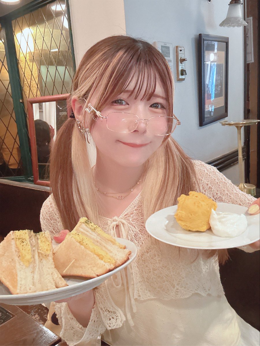 knm_klkl's tweet photo. このと一緒におひる食べよ〜〜🌟🍽´-

(お食事もお洋服もネイルも髪の毛もきいろくてすごい)(黄色だいすき黄色狂い(>ᴗ<)) https://t.co/vfJE9tCun6