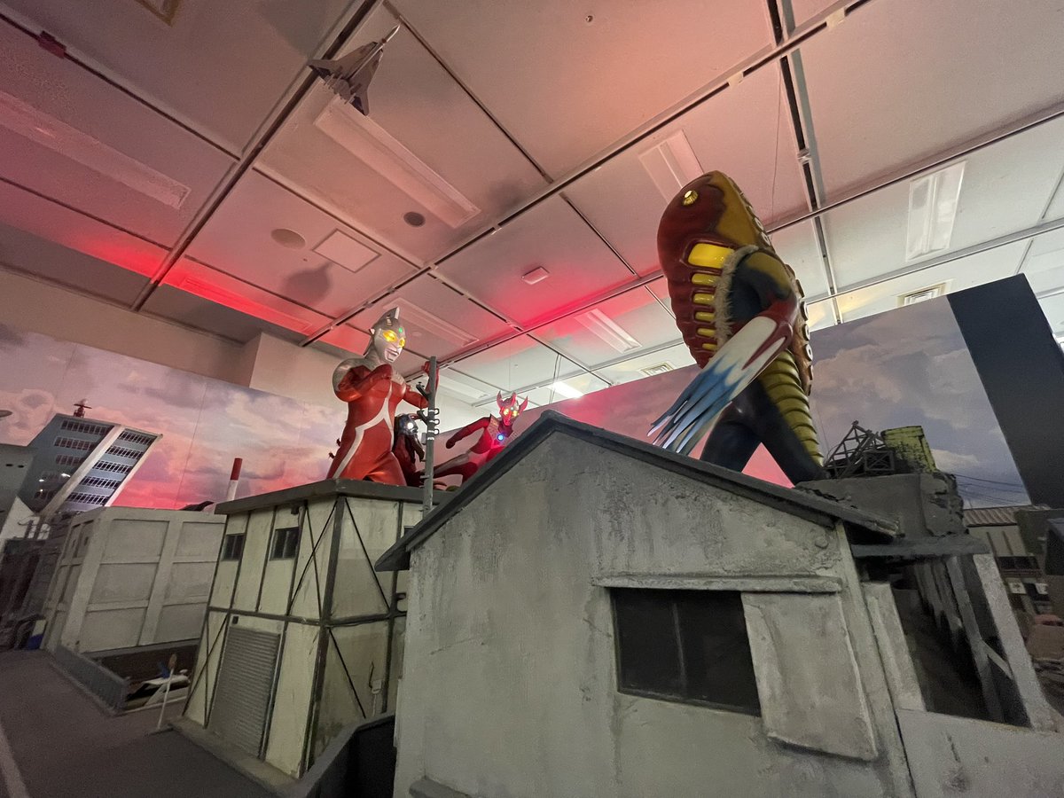 voyager_CT's tweet photo. ウルサマ行ってきました‼️

さすがウルトラマン60周年。展示もショーも見応えありました〜😆

おともだち達の中に混じって楽しむショーはまた格別。一緒に叫んでウルトラチャージして超満喫出来ました✨

夏休みはまだ始まったばかり。素敵な思い出たくさん作りましょうね🙌

#ウルサマ
#ウルトラマン
#ボイジャー
