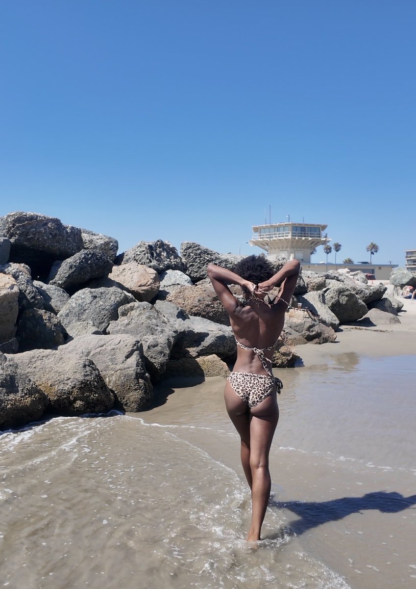 ayla_medarda's tweet photo. At the beach in California 🌅 https://t.co/XHWacVp9fy