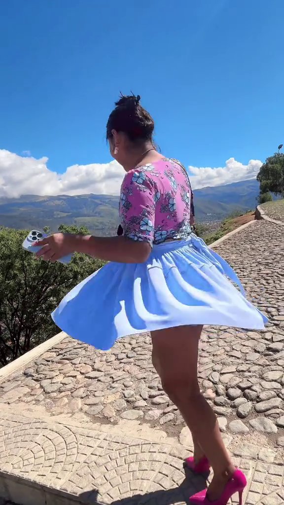 SoyTuCholita's tweet photo. Cuando hace calor me caliento mucho 🍑🔥 https://t.co/KsYP1eNwyf