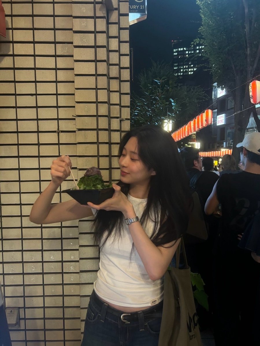 saveminju025's tweet photo. https://t.co/afSIDJdzHf