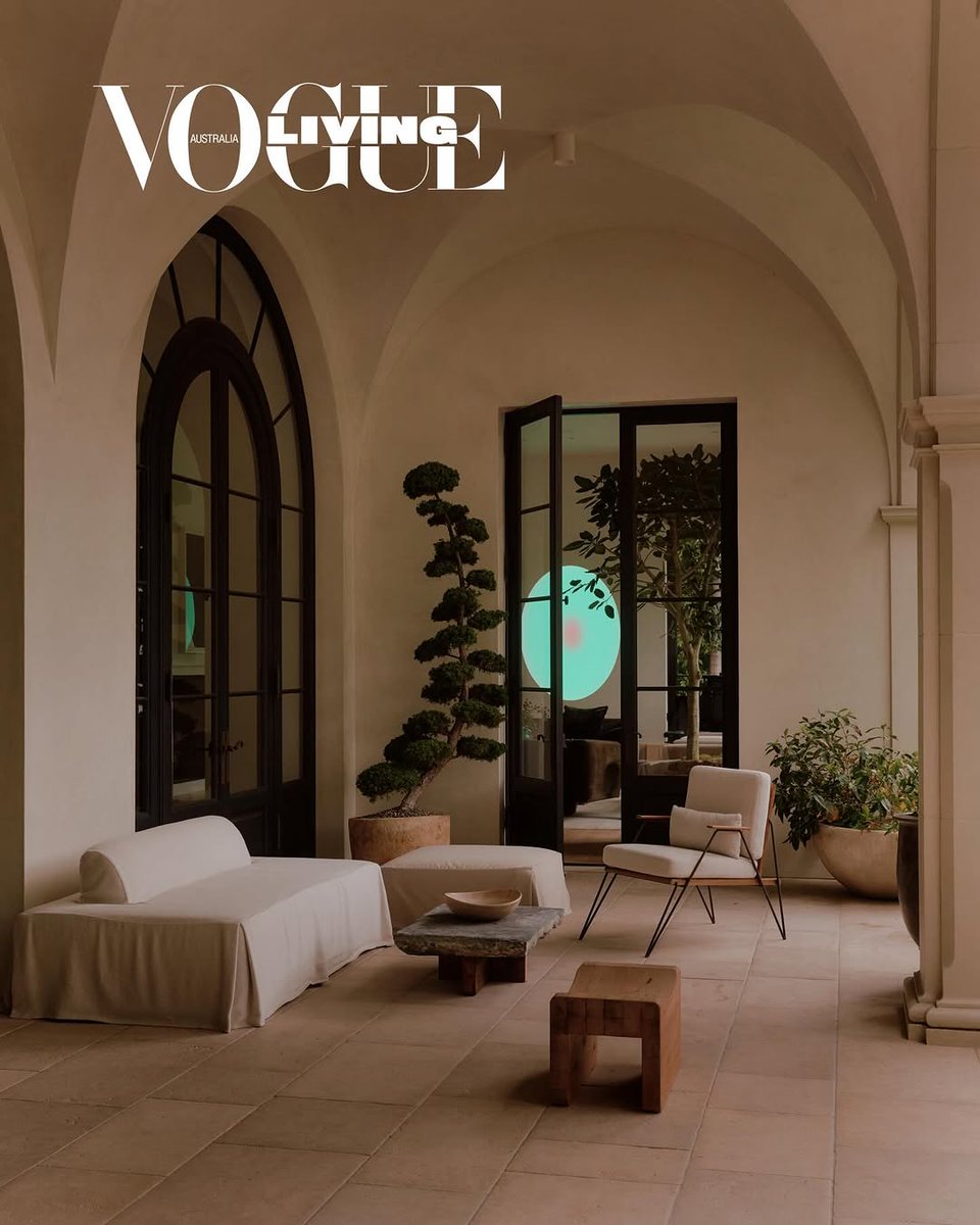 pia0dbu's tweet photo. “LA LA LAND — The combination of blended family, community, and a sprinkling of LA fairy dust has ensouled the Holmby Hills residence of Pia and Patrick Whitesell with grace and lightness of touch.”

Our magical Holmby Hills home, designed by  is fea... https://t.co/pbnyrleln3