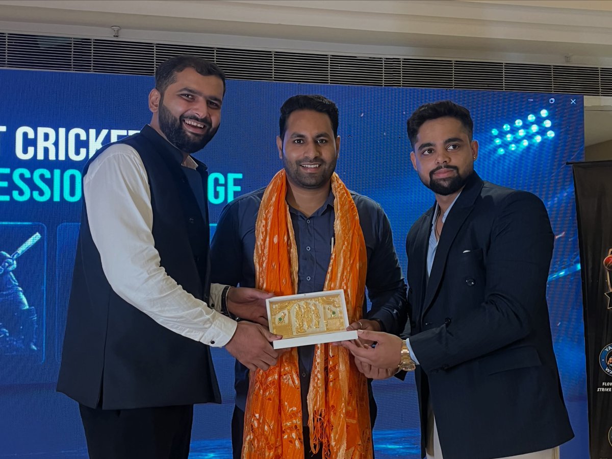 iRaviKantMLA's tweet photo. कल रात नेशनल स्पोर्ट्स क्लब ऑफ इंडिया में आयोजित ‘NCR T20 League 2026’ के भव्य ट्रॉफी अनावरण कार्यक्रम में सहभागिता की।
इस अवसर पर उपस्थित युवाओं और खिलाड़ियों का उत्साह अत्यंत प्रेरणादायक था। https://t.co/DtRWLbuosd