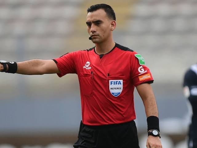 ErrorArbitralTR's tweet photo. Hace una semana, los hinchas de Alianza Lima justificaban el grave error de Menéndez en Tarma, cuando no cobró un claro penal al Tunche Rivera.

Bueno, ahora esos mismos hinchas, han DENUNCIADO PENALMENTE a Menéndez por no cobrar el penal sobre Jairo Vélez.

Qué cosas, ¿no? https://t.co/QAUYuH9EKc