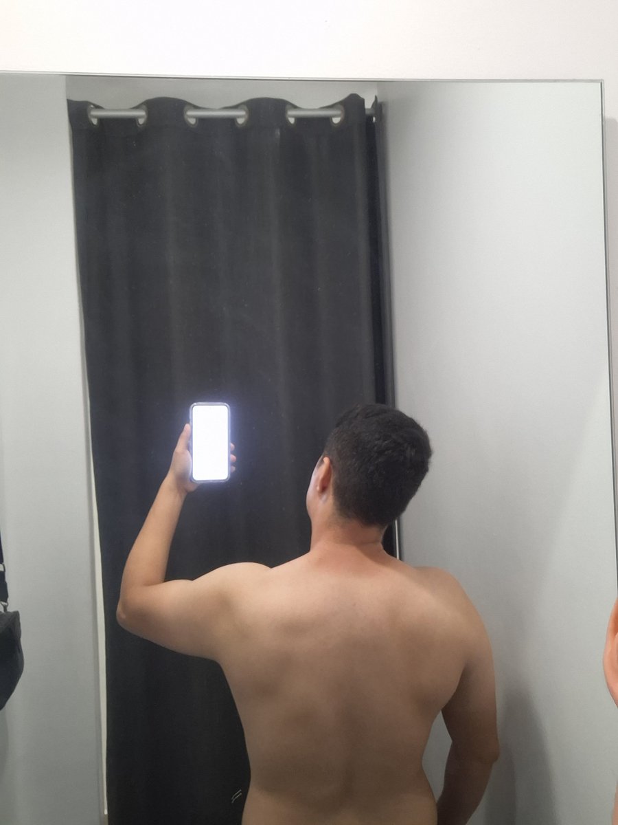 reybloomm's tweet photo. Quién para hacer cardio? 🥵 https://t.co/WpXNtSez5w