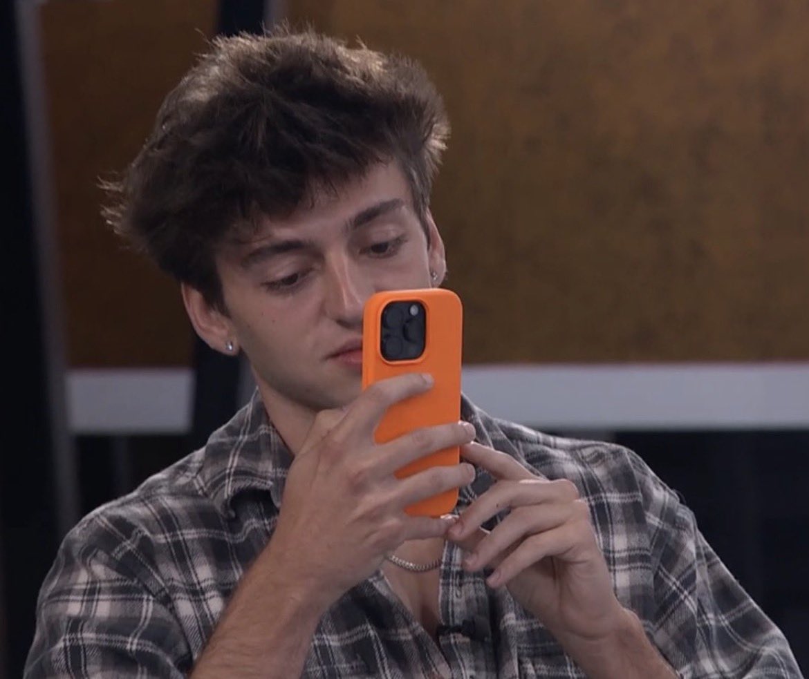 dicknbalzs's tweet photo. DREW DOWNLOAD TWITTER AND READ ABOUT WHAT ANGELA HAS BEEN SAYING ABOUY YOU NOW #bb28 https://t.co/BakkHEf7pf