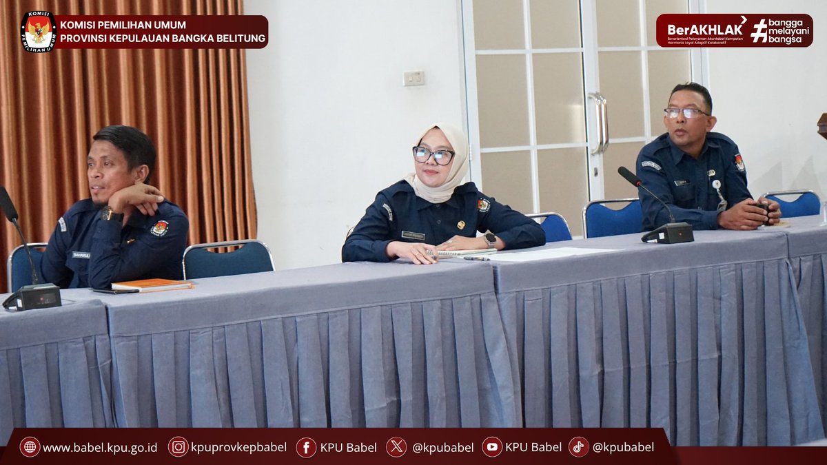 KPUBabel's tweet photo. #SeperadikPemilih Dalam upaya membangun budaya kerja yang berorientasi pada kinerja dan profesionalisme, KPU Provinsi Kepulauan Bangka Belitung menggelar Rapat Penilaian Aparatur Sipil Negara (ASN) Berprestasi (Terbaik) Tahun 2026. (28/7/2026)

#KPUBabel #KPUMelayani https://t.co/vECKK8vcKo