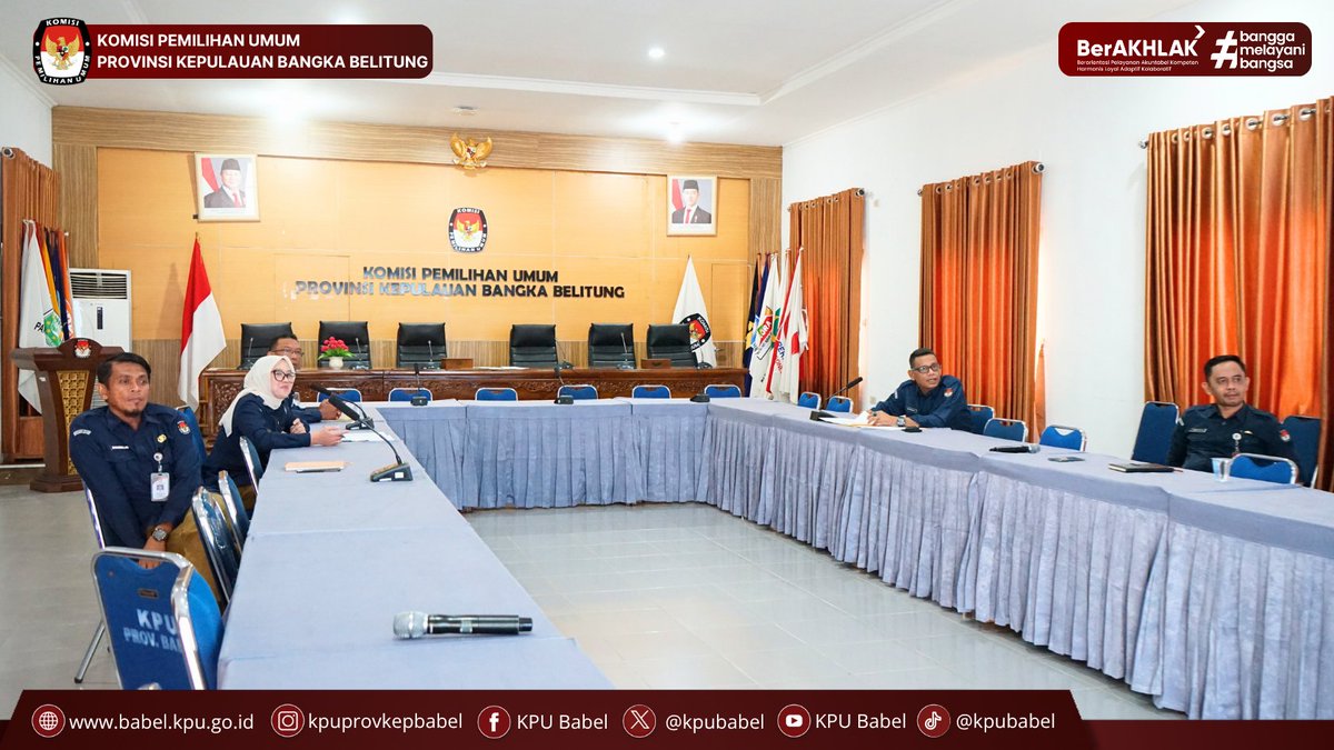KPUBabel's tweet photo. #SeperadikPemilih Dalam upaya membangun budaya kerja yang berorientasi pada kinerja dan profesionalisme, KPU Provinsi Kepulauan Bangka Belitung menggelar Rapat Penilaian Aparatur Sipil Negara (ASN) Berprestasi (Terbaik) Tahun 2026. (28/7/2026)

#KPUBabel #KPUMelayani https://t.co/vECKK8vcKo