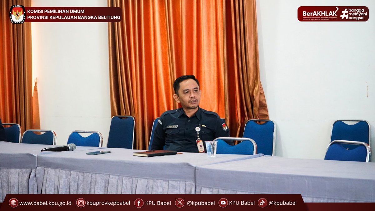 KPUBabel's tweet photo. #SeperadikPemilih Dalam upaya membangun budaya kerja yang berorientasi pada kinerja dan profesionalisme, KPU Provinsi Kepulauan Bangka Belitung menggelar Rapat Penilaian Aparatur Sipil Negara (ASN) Berprestasi (Terbaik) Tahun 2026. (28/7/2026)

#KPUBabel #KPUMelayani https://t.co/vECKK8vcKo