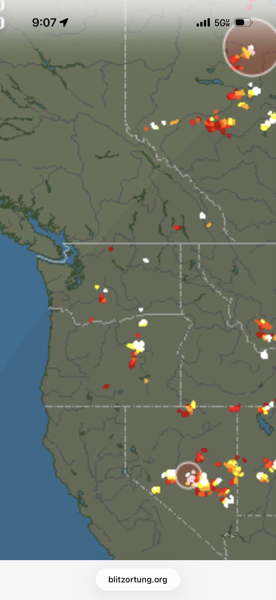 eilonwy77's tweet photo. @carolancanuck @96f20P_JRoToole For instance, here is a screenshot I took of lightning on July 15. https://t.co/XltX7lnyEY