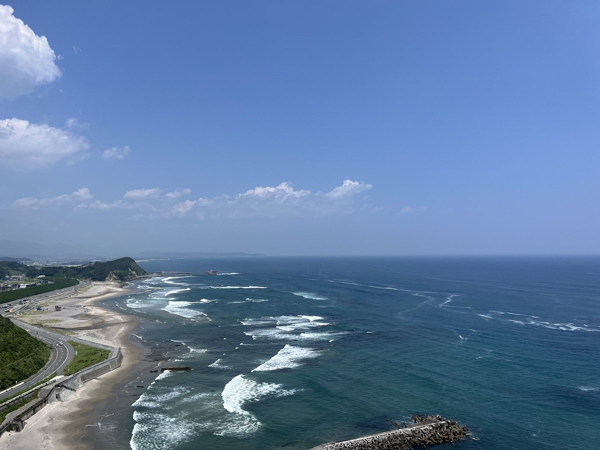 b_xpu2's tweet photo. 7月の組分けが終わり2日後には家族で灯台に登り、娘は波に乗る！と1日夢中で海で遊びました🏖️
現在は恒例の帰省中、夏期講習は後半から参加します💪
実家での暮らしが楽しすぎて組分けがはるか昔のことのようだ…とは娘談
講習参加してないので勉強時間は5時間/日が目標✏️ https://t.co/l3DaP7LnuD
