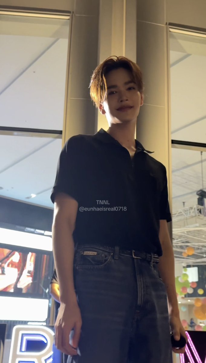 NNaaaa1708's tweet photo. Khoá tài khoản chứ đừng khoá lòng em nhé 😔😔 Mọi người và chị vẫn rất rất yêu em. Ước gì chị có thể an ủi em được phần nào như cách em vỗ về mỗi lúc chị sắp gục ngã  @Markjrtn https://t.co/SGuH78tysv