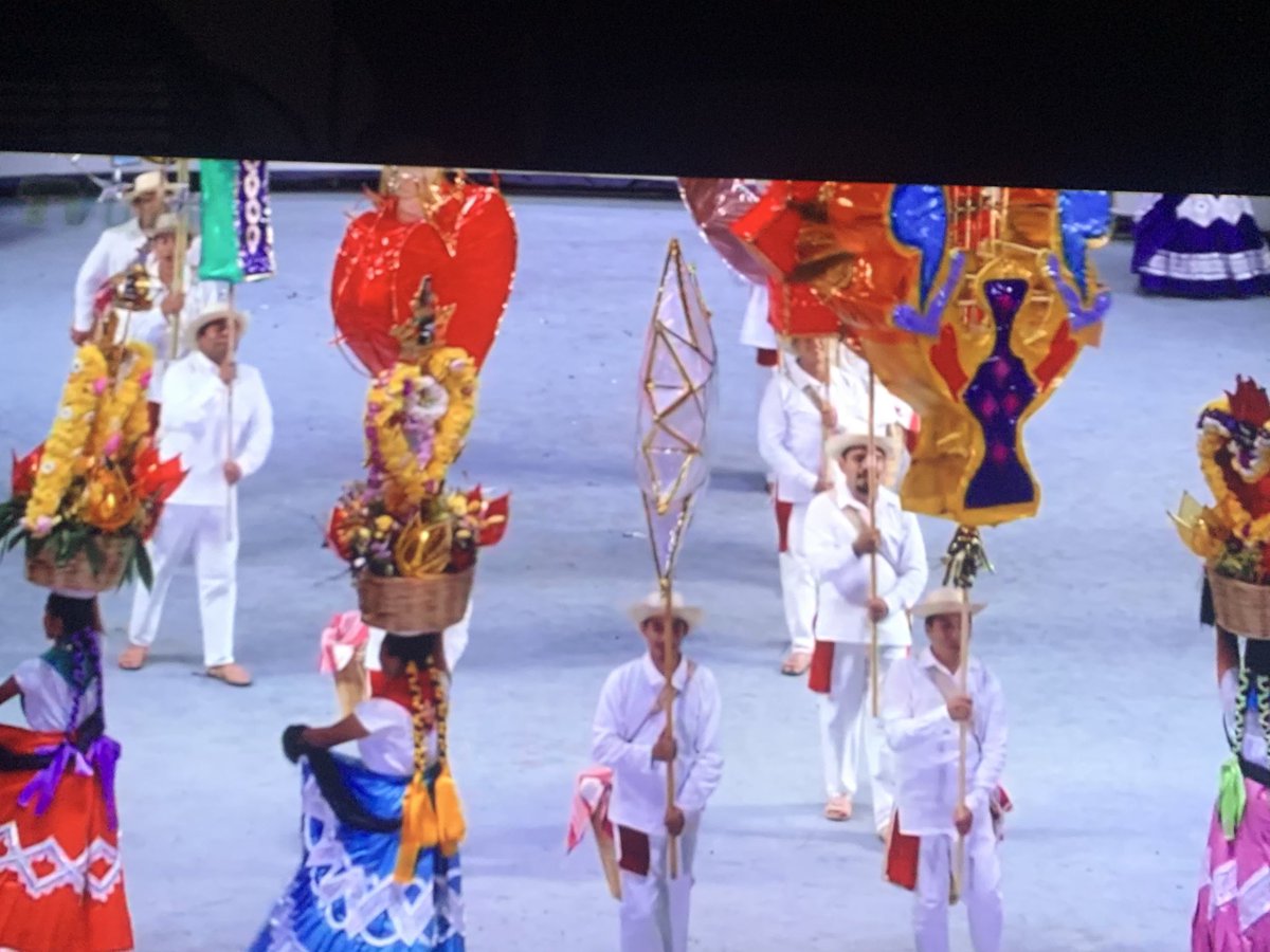 piscuatan71's tweet photo. Gracias @UjatTv por traernos la GUELAGUETZA. Verdaderamente Oaxaca, el corazón cultural de México. https://t.co/hF6jBVWQba