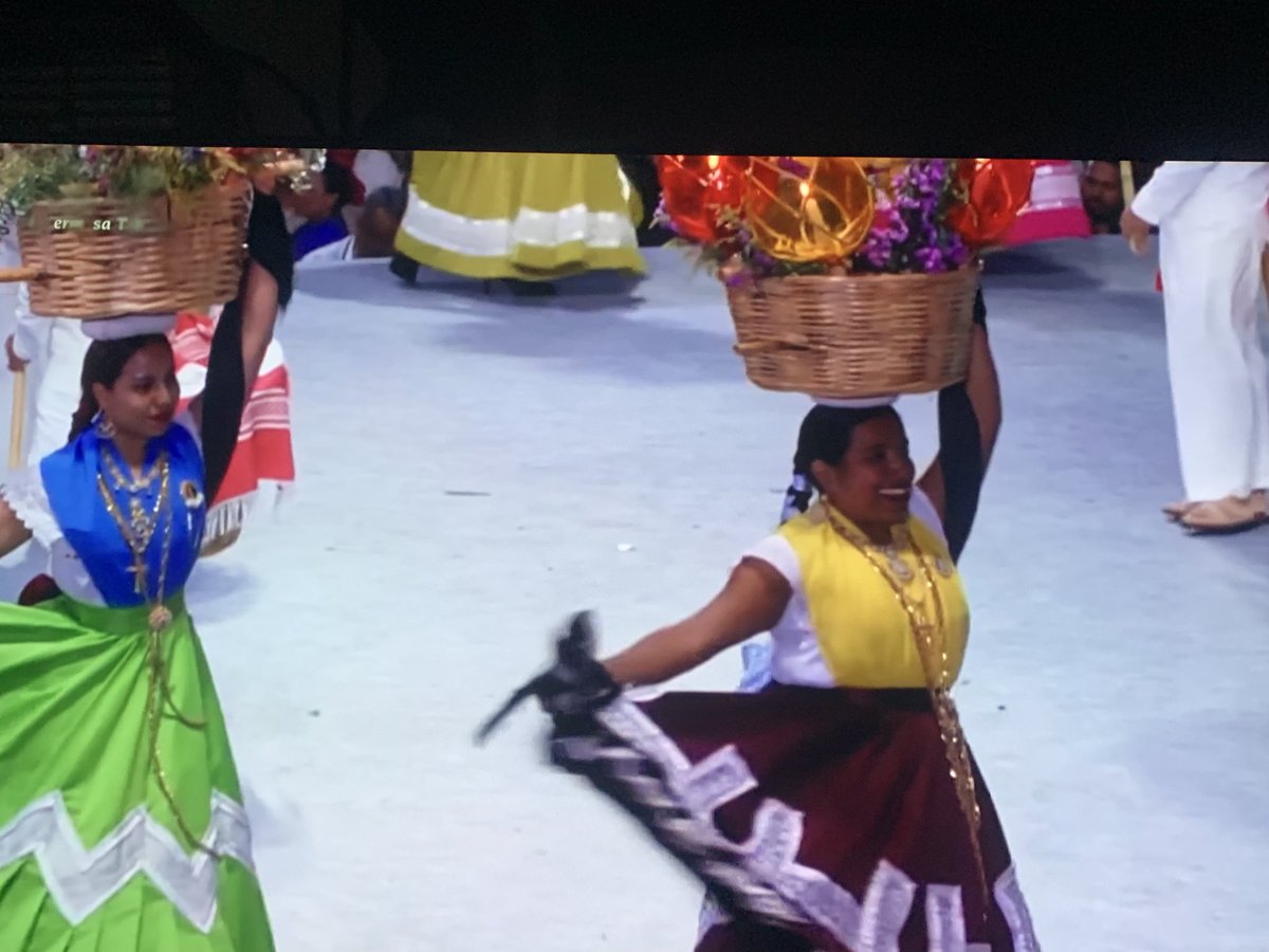 piscuatan71's tweet photo. Gracias @UjatTv por traernos la GUELAGUETZA. Verdaderamente Oaxaca, el corazón cultural de México. https://t.co/hF6jBVWQba