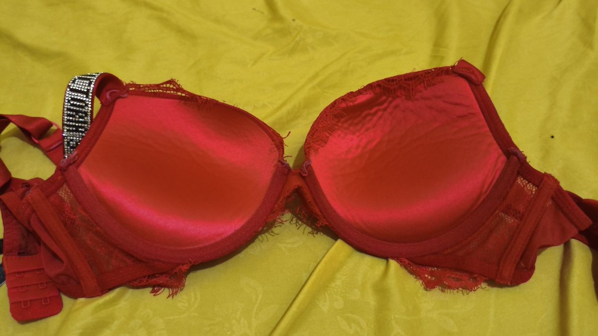 h52162347's tweet photo. Victoria secret punya cici cici baunya wangi https://t.co/5NYGUQirsV