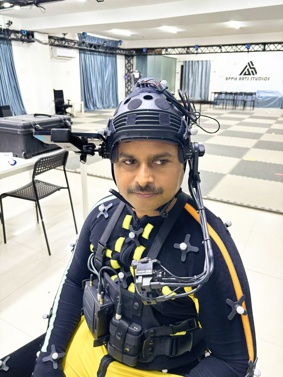 AppleArtsStudio's tweet photo. R&amp;D in progress.

Full-Body Motion Capture.
Finger Capture.
Technoprops HMC.

Building Human Motion Data and Motion Capture Data for Robotics.

#MotionCapture #HumanMotionData #RobotTrainingData #EmbodiedAI https://t.co/wOdjExKhs0