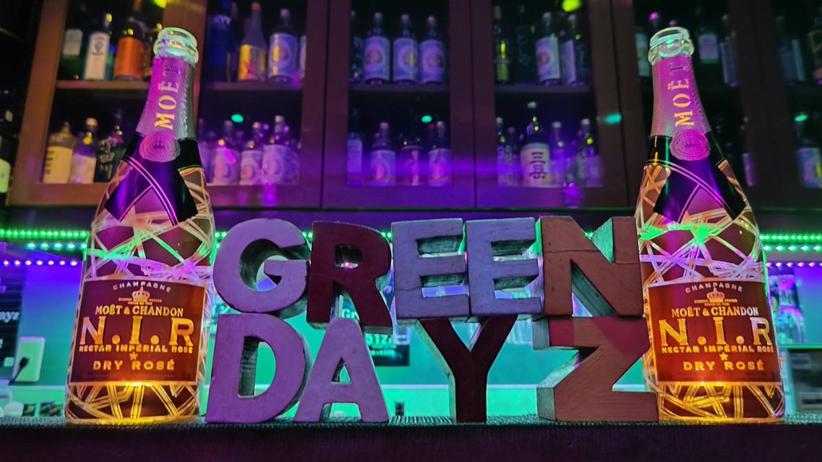 Greendayzueno's tweet photo. Greendayzです！

7/28Tueはマスター&amp;サクラの20:00〜24:00営業です

火曜は焼酎・ウイスキーのボトルが1,000円オフ♪

お得にお楽しみください

午後夕立になるようですが
夕方には止みそうです

遊びに来てくださいね♪
ご来店お待ちしています！ https://t.co/NWJMOf5UeW